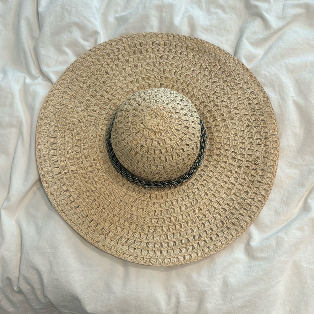 Straw beach hat